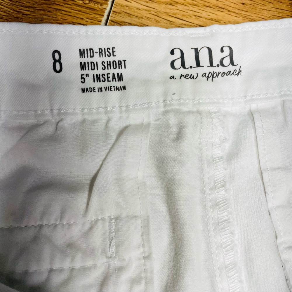 A.N.A. a new approach Mid-Rise MIDI Short 5” INSEAM, Good Condition - Picture 4 of 5